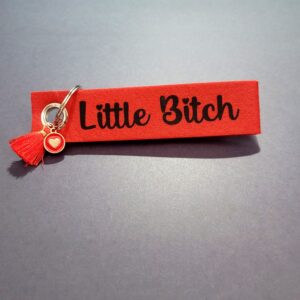 Plstěný přívěsek na klíče - Little Bitch - červený